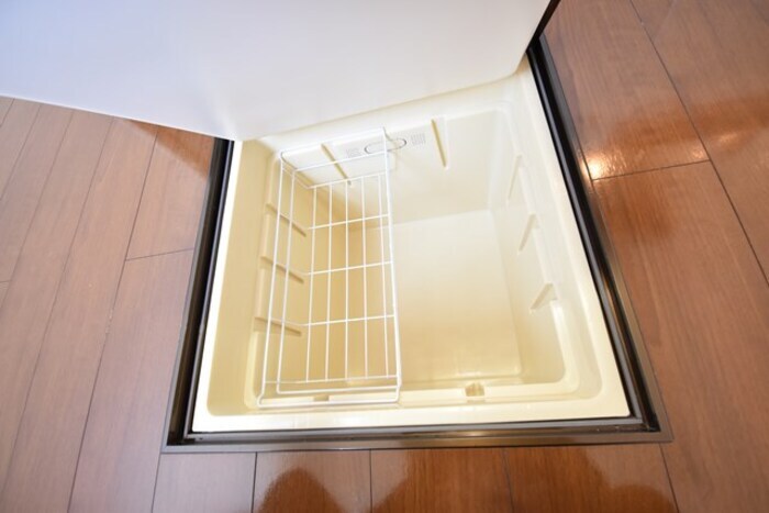 物件内観写真18　(床下収納)