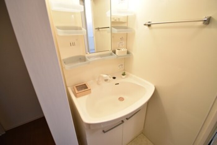 物件内観写真4　(洗髪洗面化粧台)