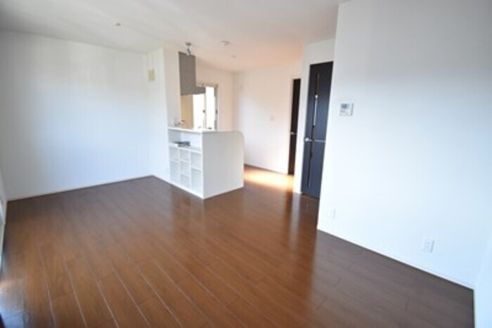 物件内観写真6　(ＬＤＫ１１．７帖)