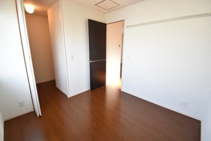 物件内観写真8　(洋室４．５帖)