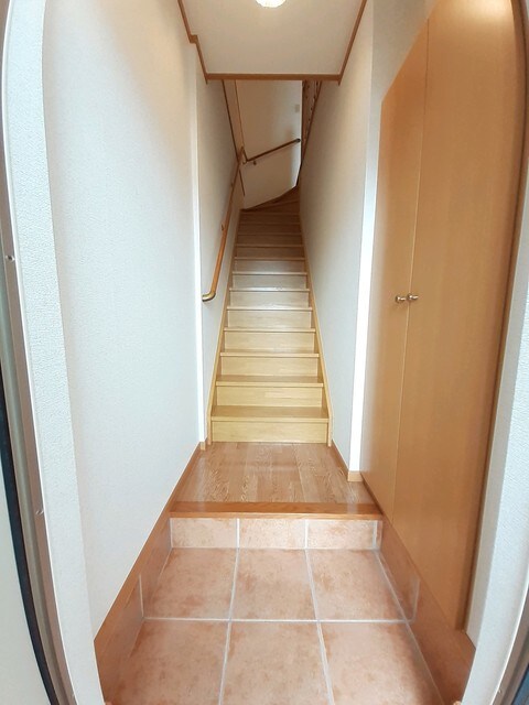 物件内観写真10　(玄関)