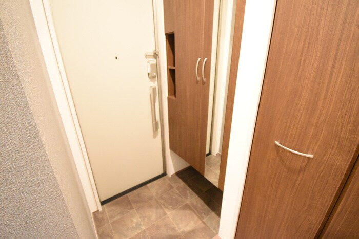 物件内観写真11　(玄関)