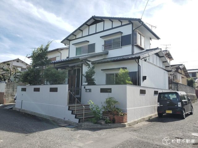 香川町川東上　一戸建て