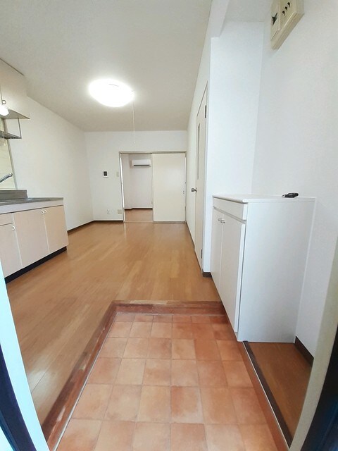 物件内観写真10　(玄関)