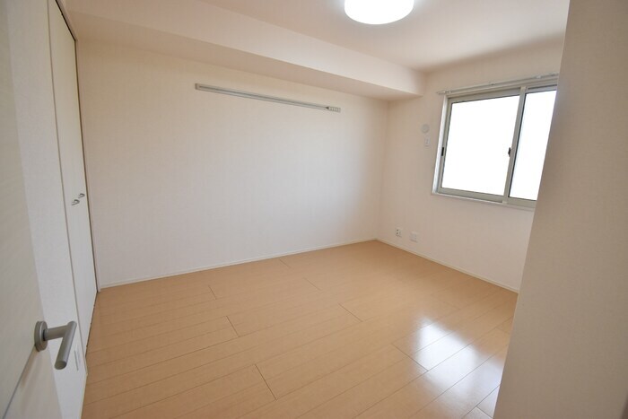 物件内観写真9　(北西洋室６．５帖)