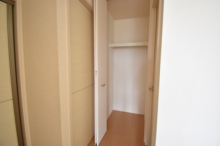 物件内観写真18　(物入)