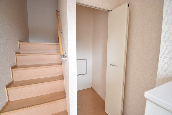 物件内観写真20　(玄関物入)