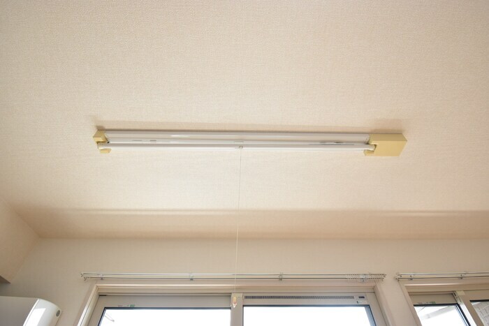 物件内観写真28　(室内物干し)