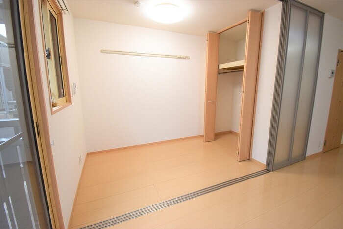 物件内観写真9　(洋室3帖)