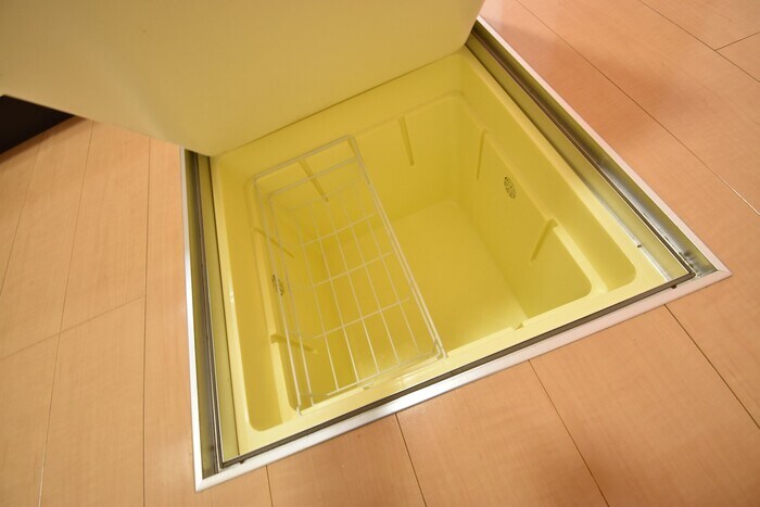 物件内観写真23　(床下収納)