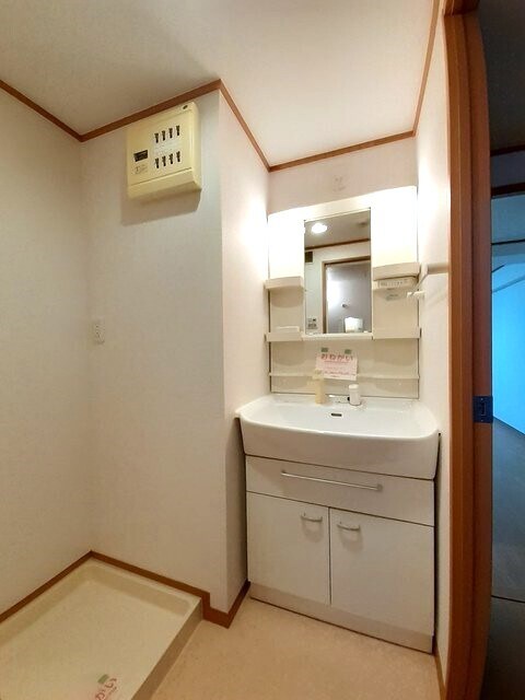 物件内観写真6　(洗面所)