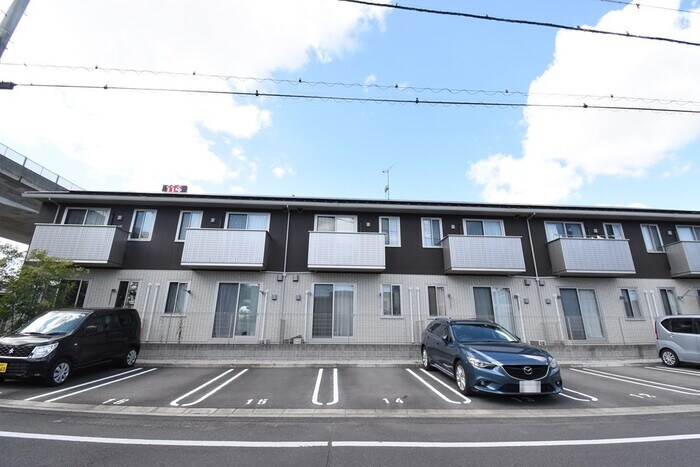 物件外観写真2　(駐車場)