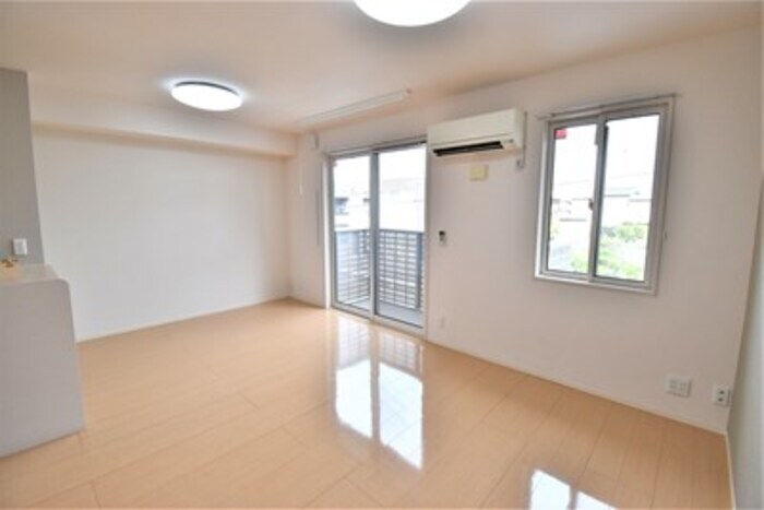 物件内観写真10　(ＬＤＫ１３．２帖)