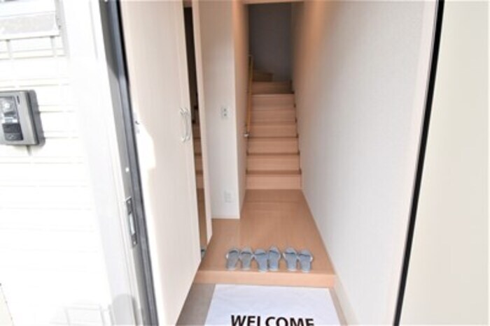 物件内観写真16　(玄関)