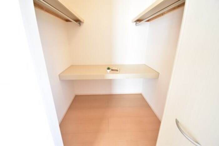 物件内観写真12　(ウォークインクローゼット（北洋室）)