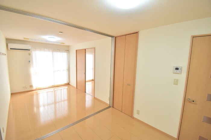 物件内観写真9　(ＬＤＫ１３帖)