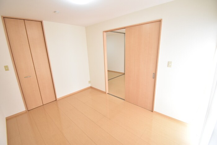 物件内観写真10　(洋室６帖)