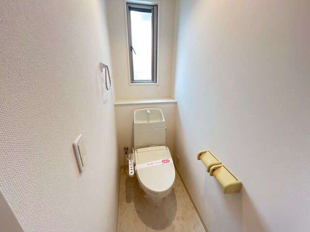 物件内観写真7　(シャワー付トイレ)