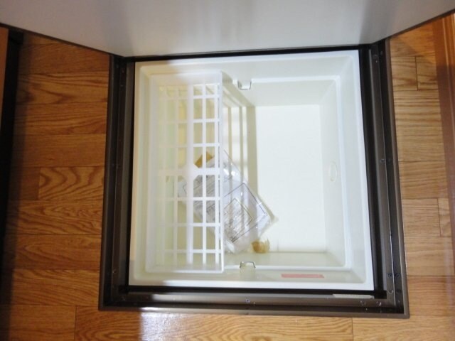 物件内観写真12　(床下収納)