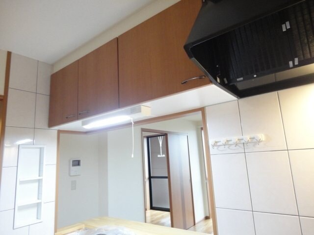 物件内観写真13　(キッチンの上側棚)