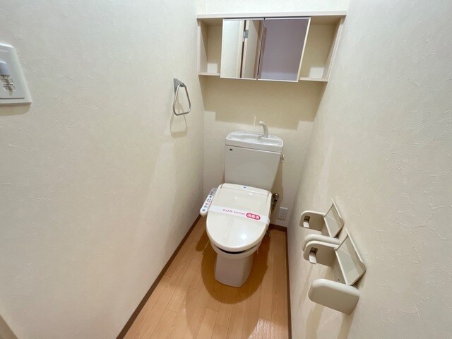 物件内観写真10　(シャワー付トイレ)