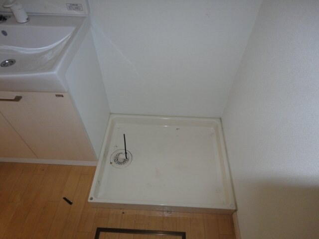 物件内観写真16　(洗濯機置場)