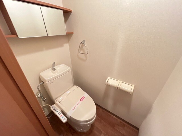 物件内観写真7　(シャワー付トイレ)