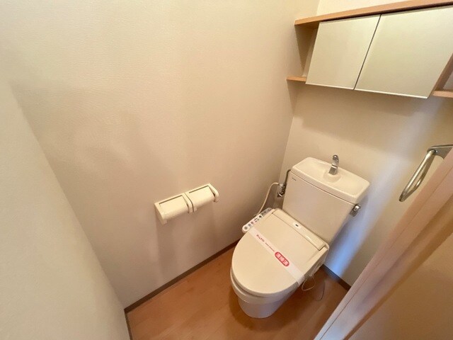 物件内観写真7　(シャワー付トイレ)