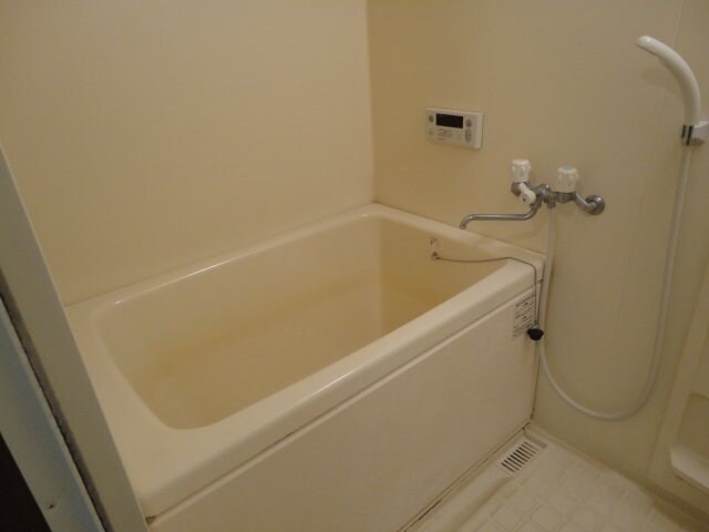 物件内観写真4　(追い焚きバス)