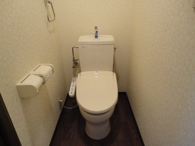 物件内観写真5　(シャワー付トイレ)