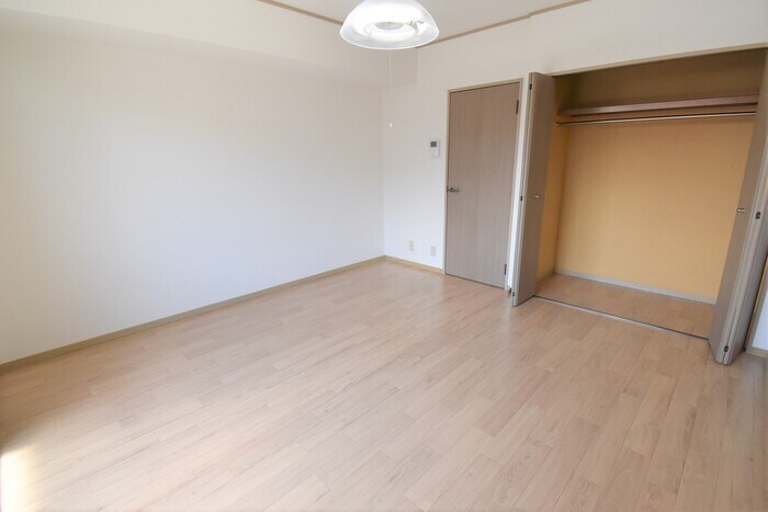 物件内観写真17　(洋室8帖)