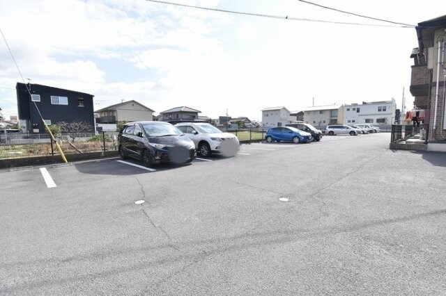 物件外観写真2　(駐車場)