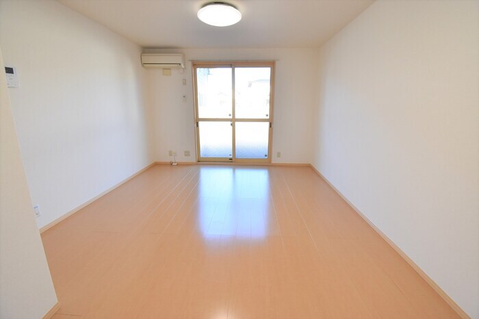 物件内観写真3　(ＬＤＫ１１帖)