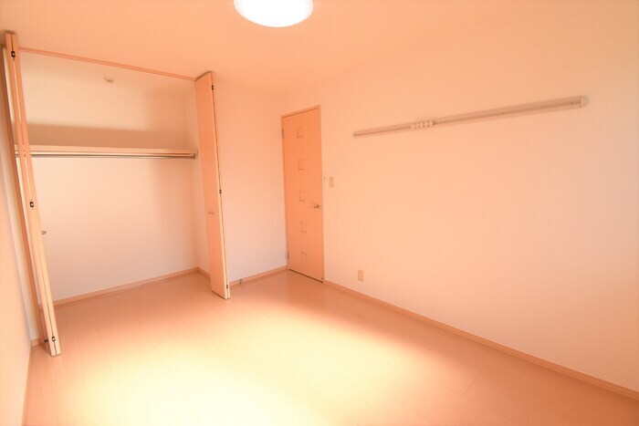 物件内観写真8　(北西洋室６帖)