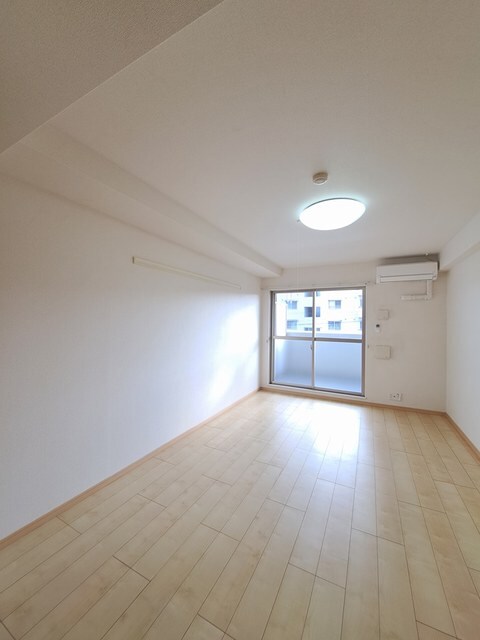 物件内観写真8　(居室・リビング)