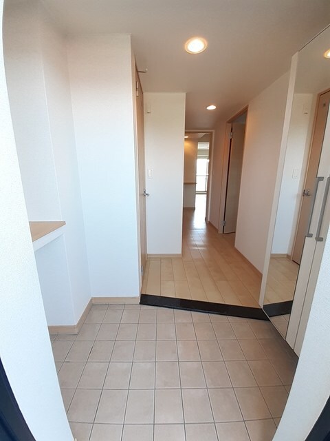 物件内観写真11　(玄関)