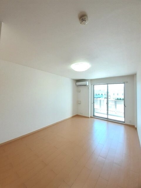 物件内観写真8　(居室・リビング)