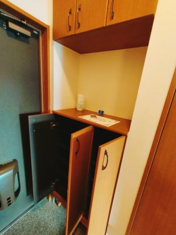 玄関(下駄箱)