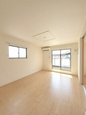 物件内観写真8　(居室・リビング)