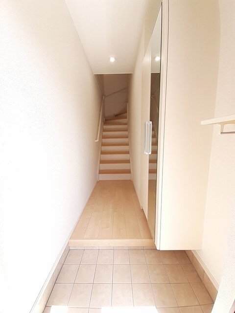 物件内観写真12　(玄関)