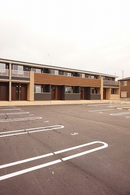 物件外観写真3　(駐車場)