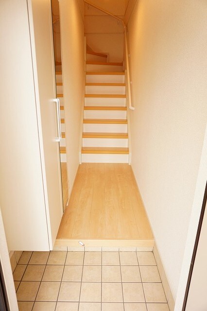 物件内観写真13　(玄関)