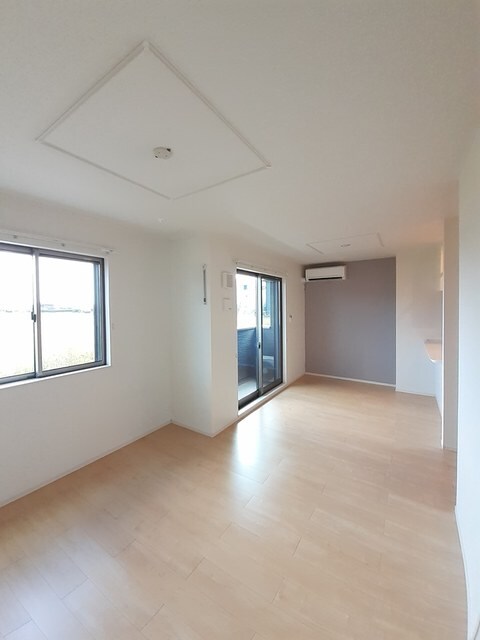 物件内観写真8　(居室・リビング)