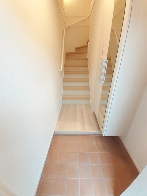 物件内観写真10　(玄関)