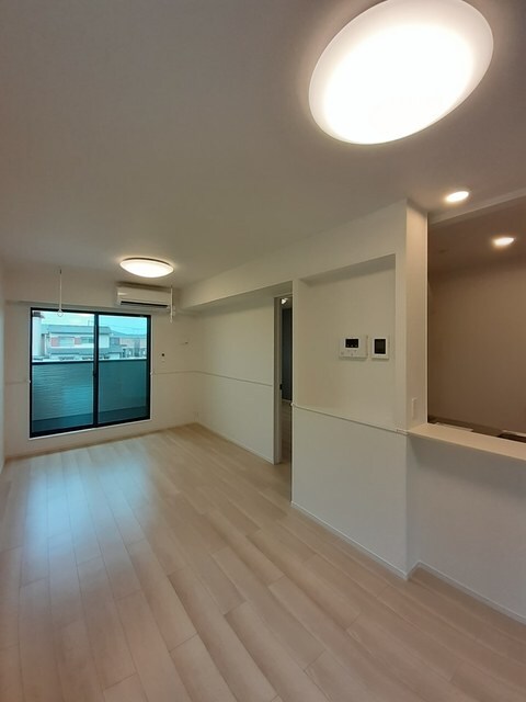 物件内観写真8　(居室・リビング)