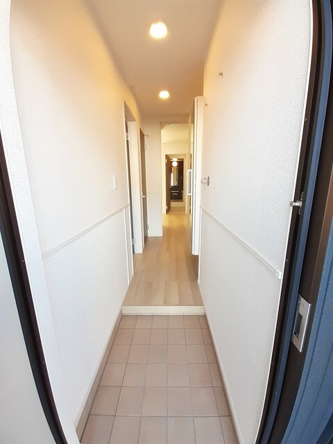 物件内観写真10　(玄関)