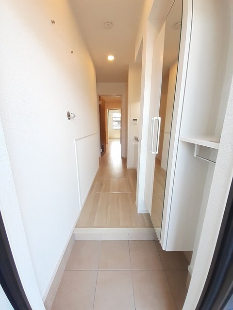 物件内観写真10　(玄関)