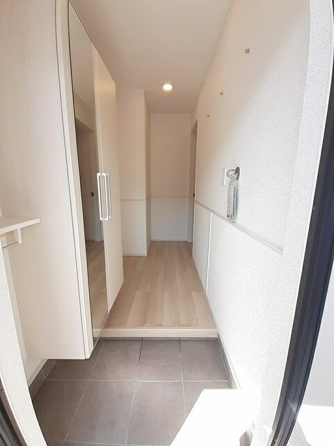 物件内観写真12　(玄関)