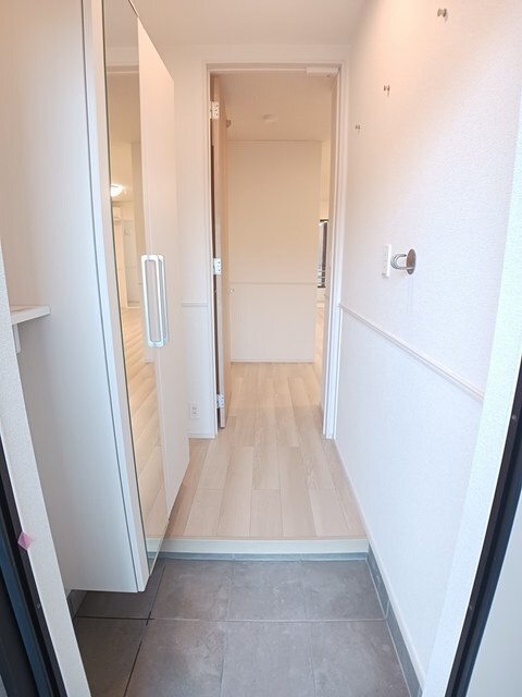 物件内観写真13　(玄関)