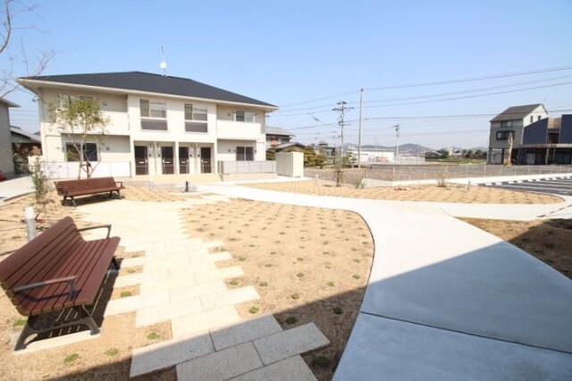 物件外観写真3　(エントランス)